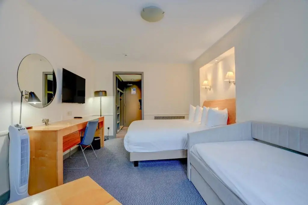 Sunday London Staines-upon-Thames Heathrow T5 - Chambres