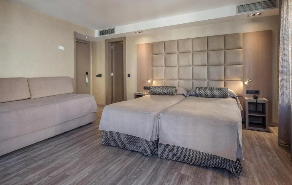Double room (twin beds)