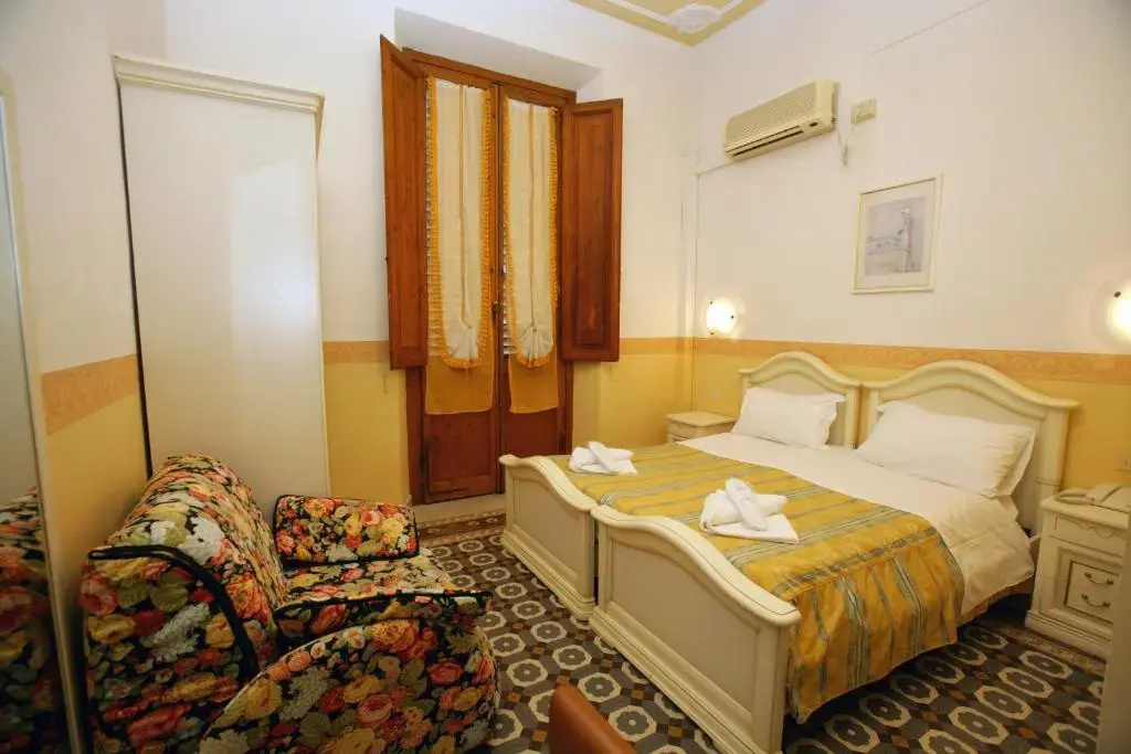 Double room (twin beds)