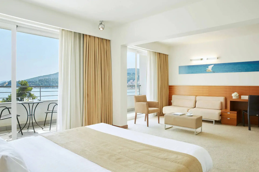 Double Junior Suite with sea view (full double bed)