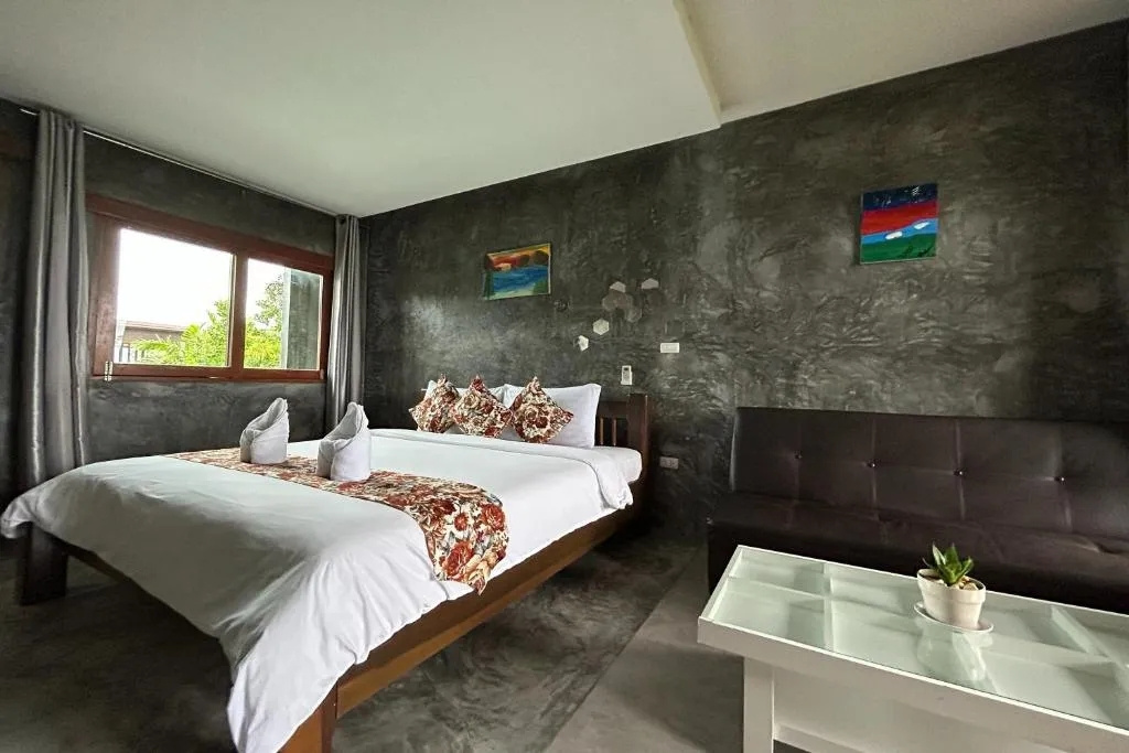 Deluxe Double room (full double bed)