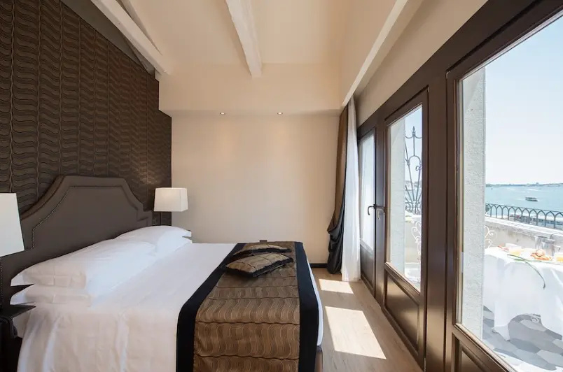 Unique Double room (full double bed)