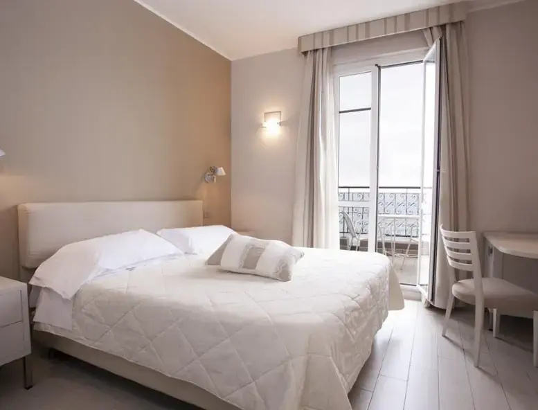 Superior Gallinara Dependance Double Attic room with sea view (full double bed)