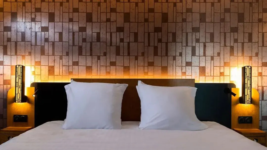 Jeanne Malivel Double Suite (full double bed)
