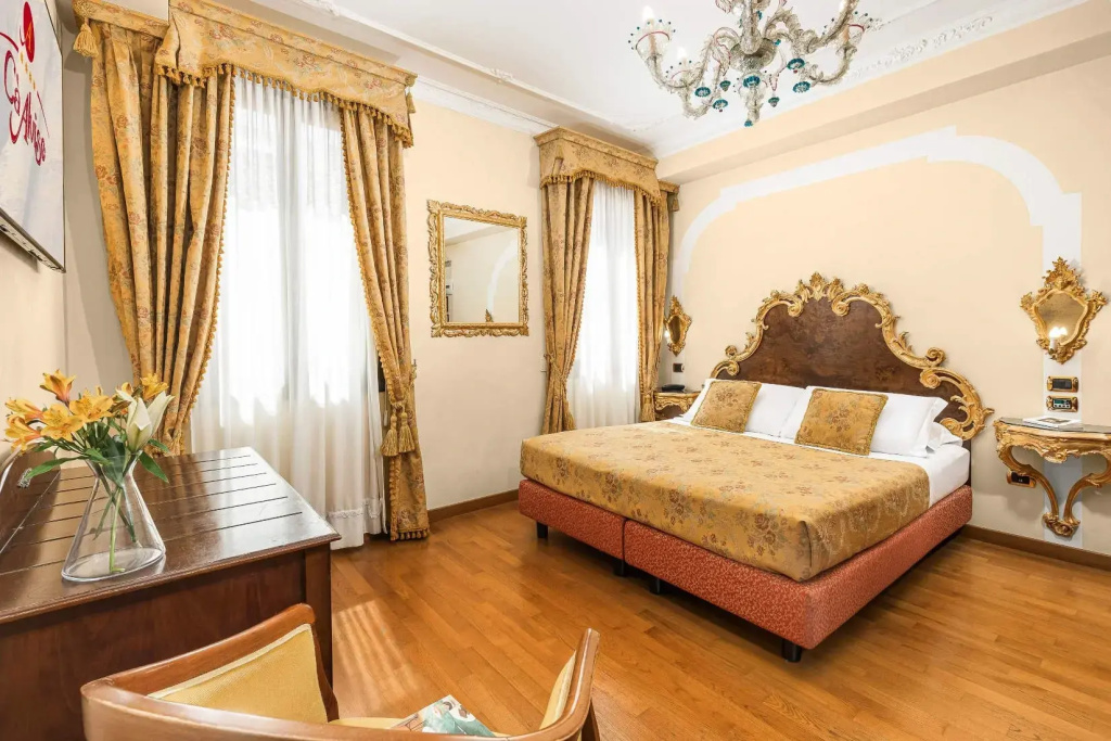 Classic Double room (full double bed)