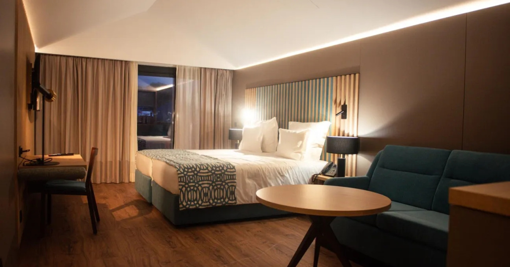 Deluxe Double room (full double bed)