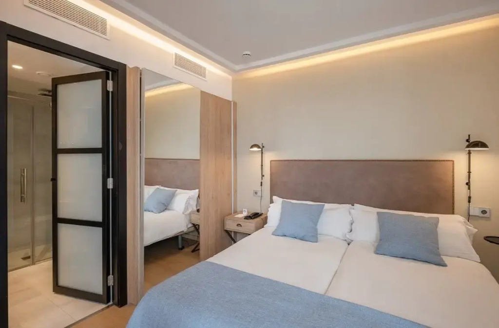 2 Bedrooms Suite Apartment