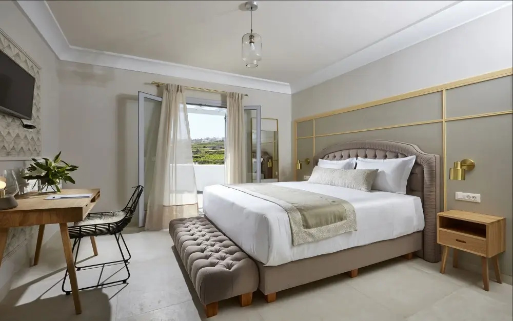 Executive with Outdoor Private Jetted Pool Double Suite (full double bed)