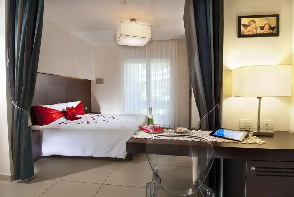 Double Junior Suite (full double bed)