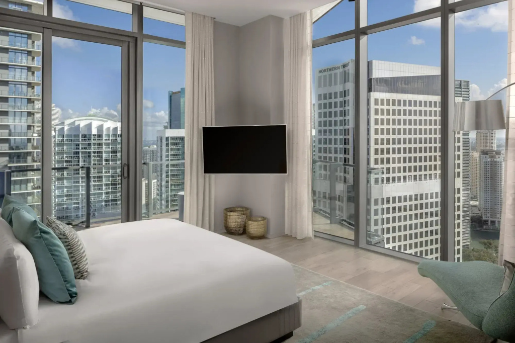 East Double Suite with balcony (full double bed)