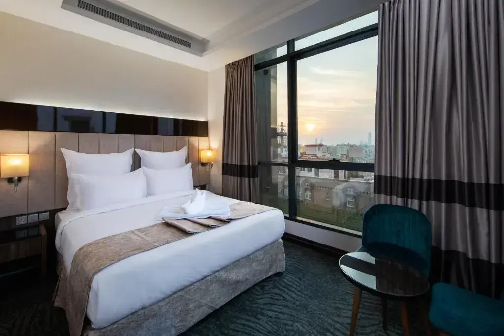 Suite with city view