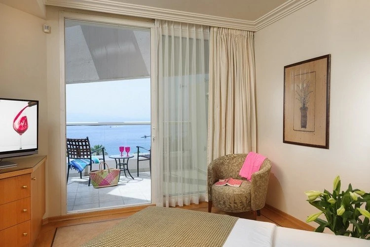 Honeymoon Suite with balcony