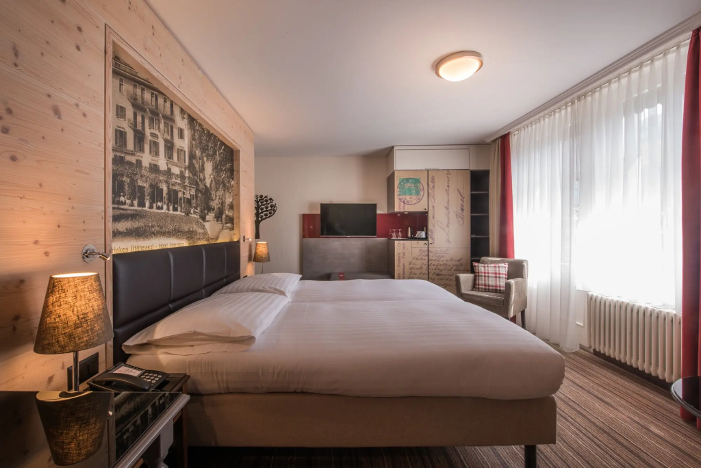Large Double room with balcony (full double bed)