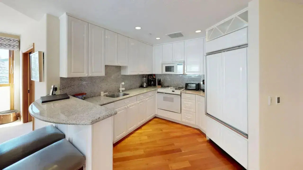 2 Bedrooms Luxury Platinum Condominium
