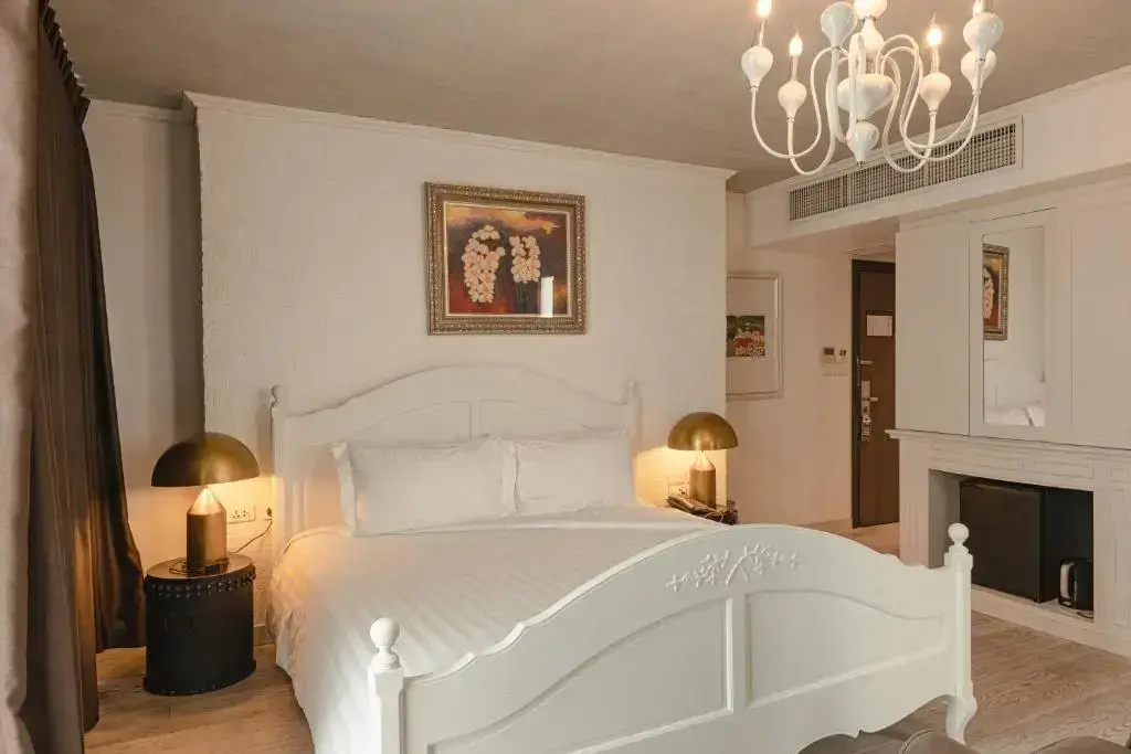 Artist Signature by Charoon Double room (full double bed)