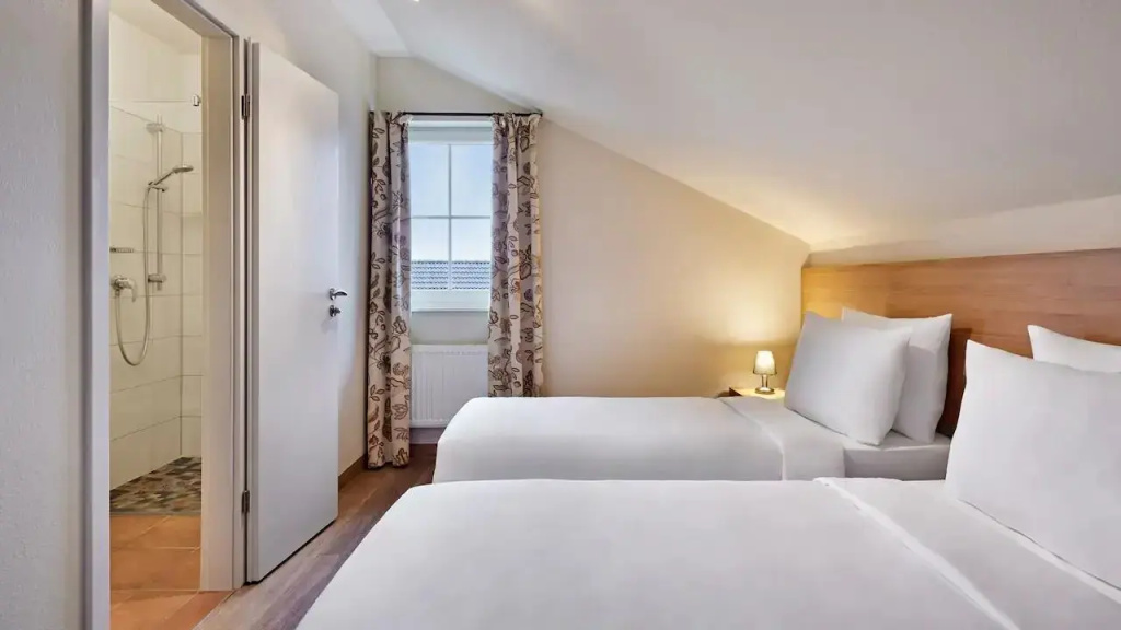 4 Bedrooms Villa with balcony