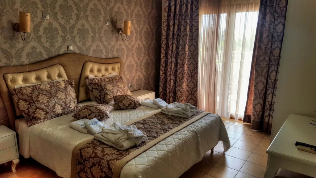 Superior Quadruple room with Side Sea View