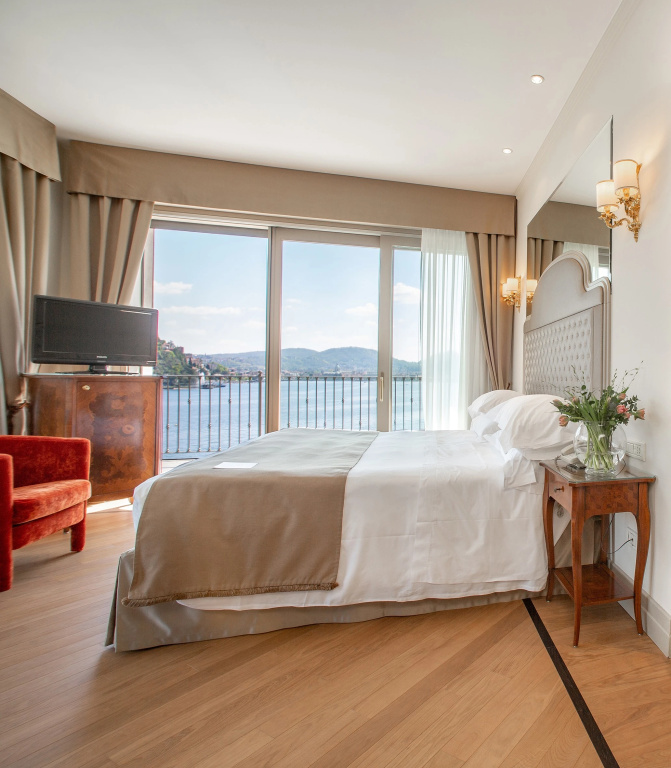 Deluxe Double room (full double bed)