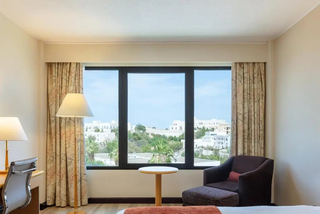Crowne Plaza Muscat by IHG Hotel - Chambres
