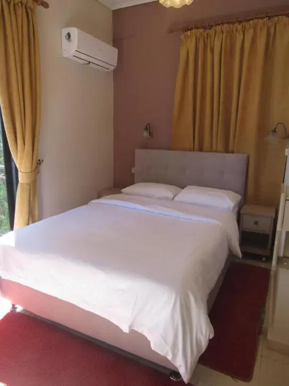 Double Studio (full double bed)