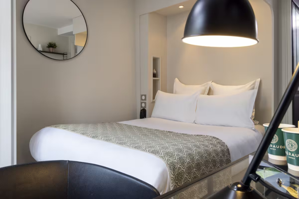 Classic Double room (full double bed)