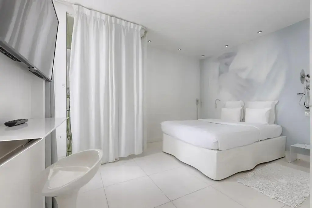 Serenity Double room (full double bed)