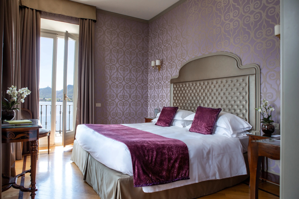 Corner Double Suite (full double bed)