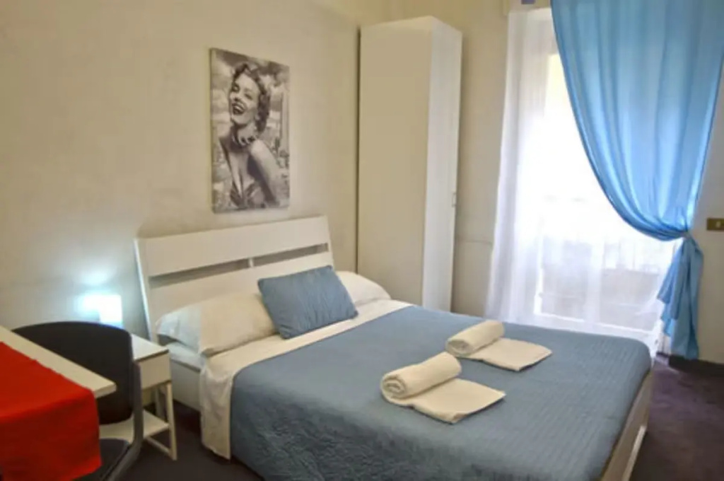 Single room (full double bed)