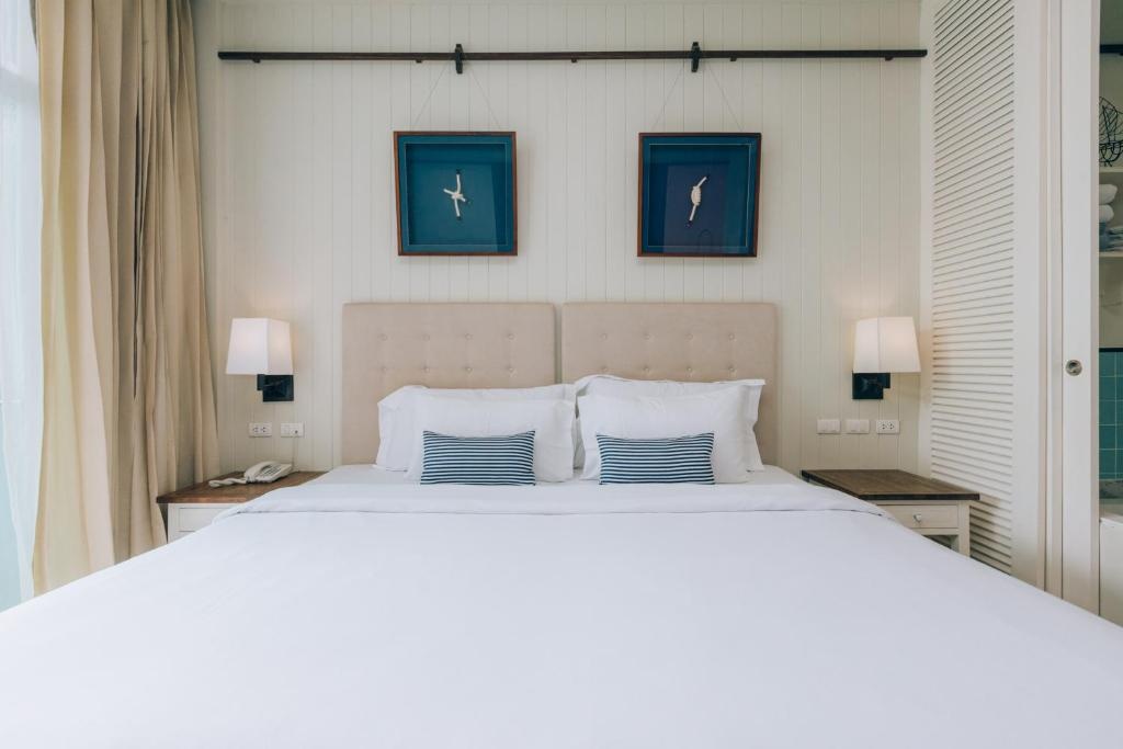 Deluxe Pool Access Double room (full double bed)