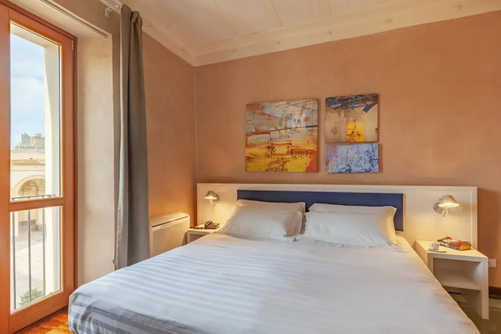Double Studio with square view (full double bed)