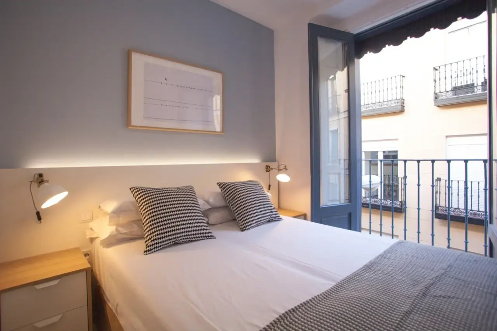 2 Bedrooms Exterior Apartment