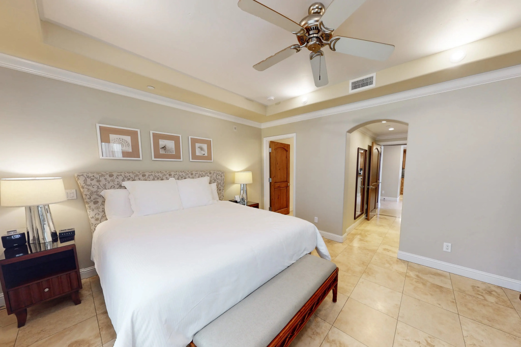 1 Bedroom Double Suite with pool view (full double bed)