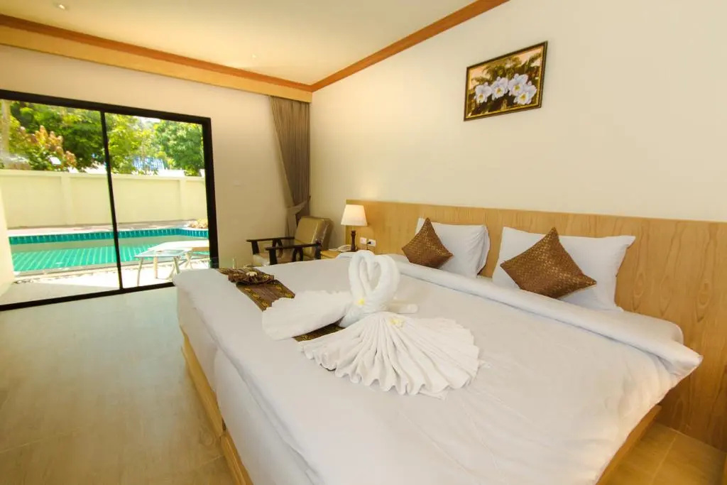 Deluxe Double room (full double bed)