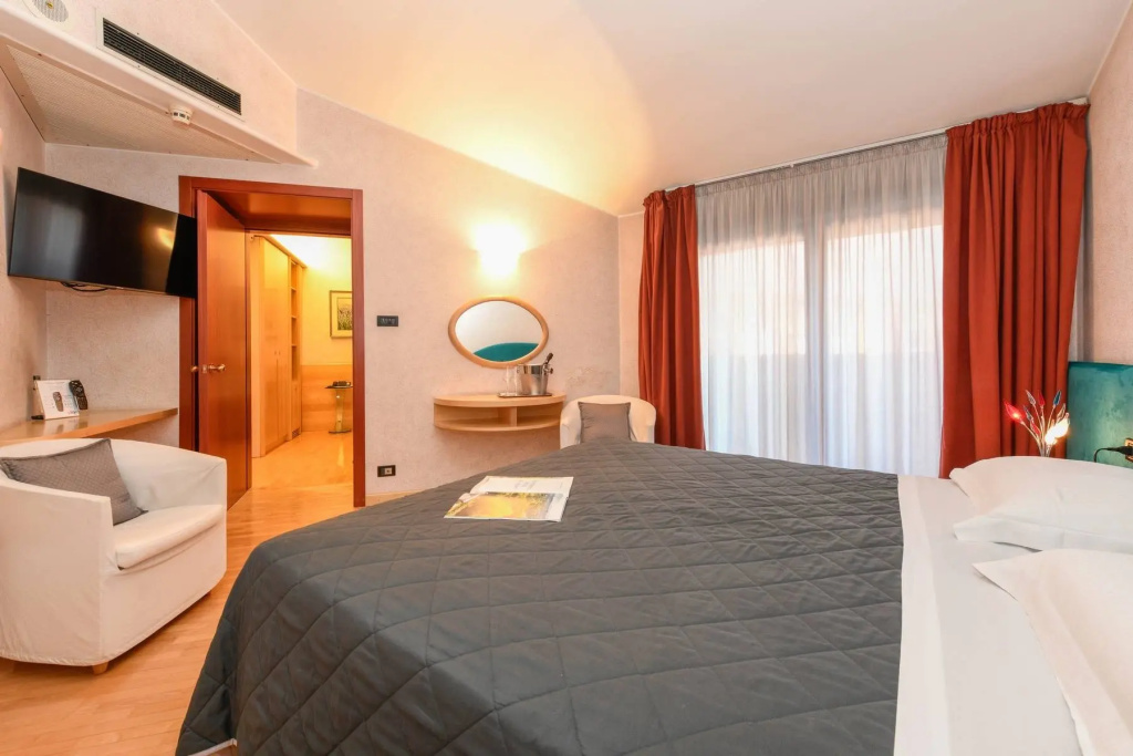 Double Suite (full double bed)