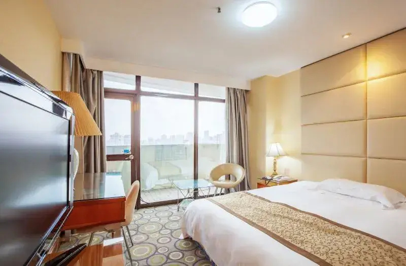 Deluxe Double Suite (full double bed)