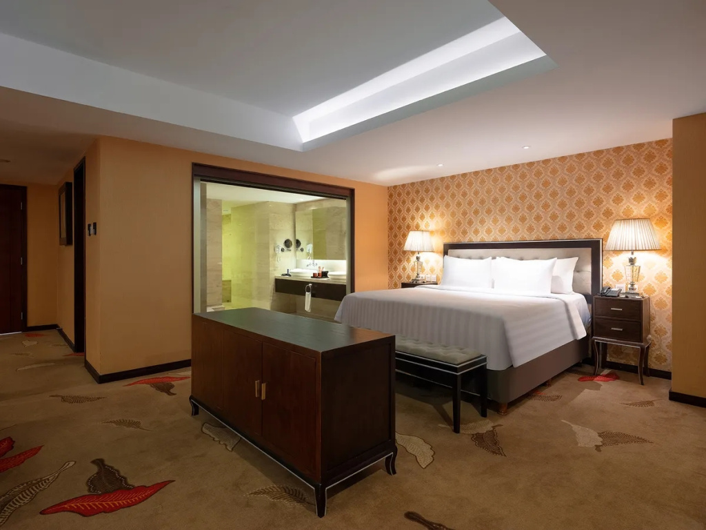 Presidential Double Suite full double bed
