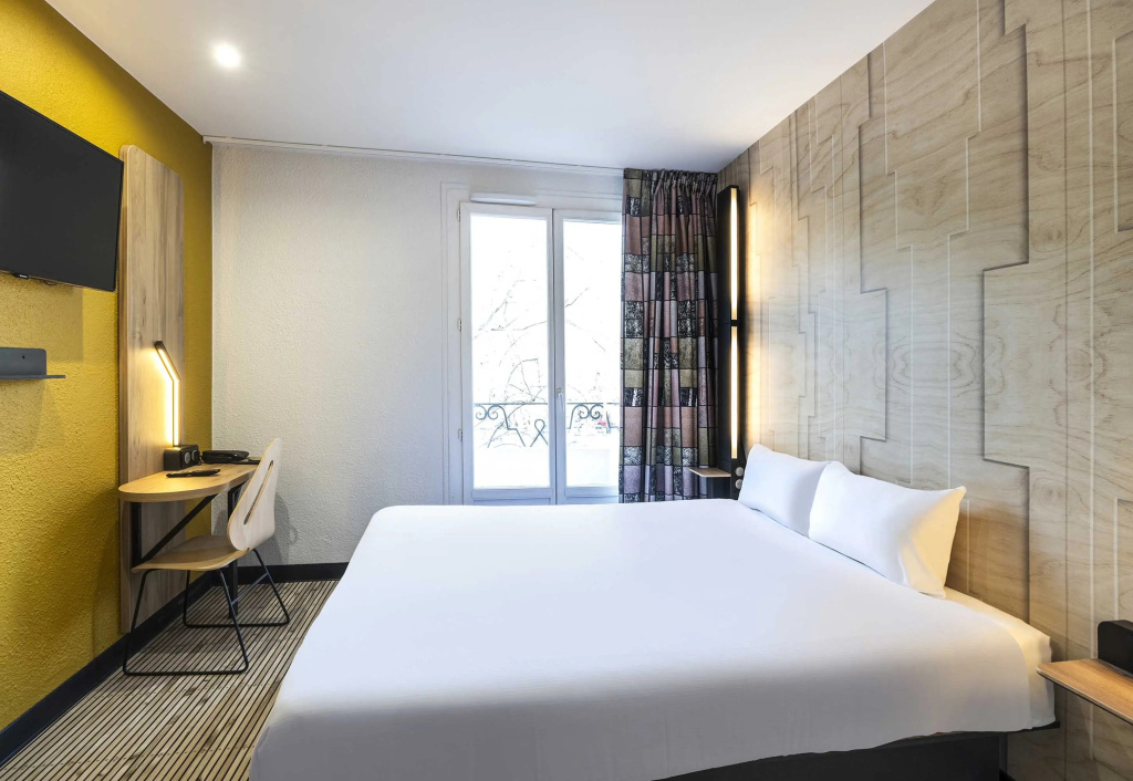 Double room (full double bed)