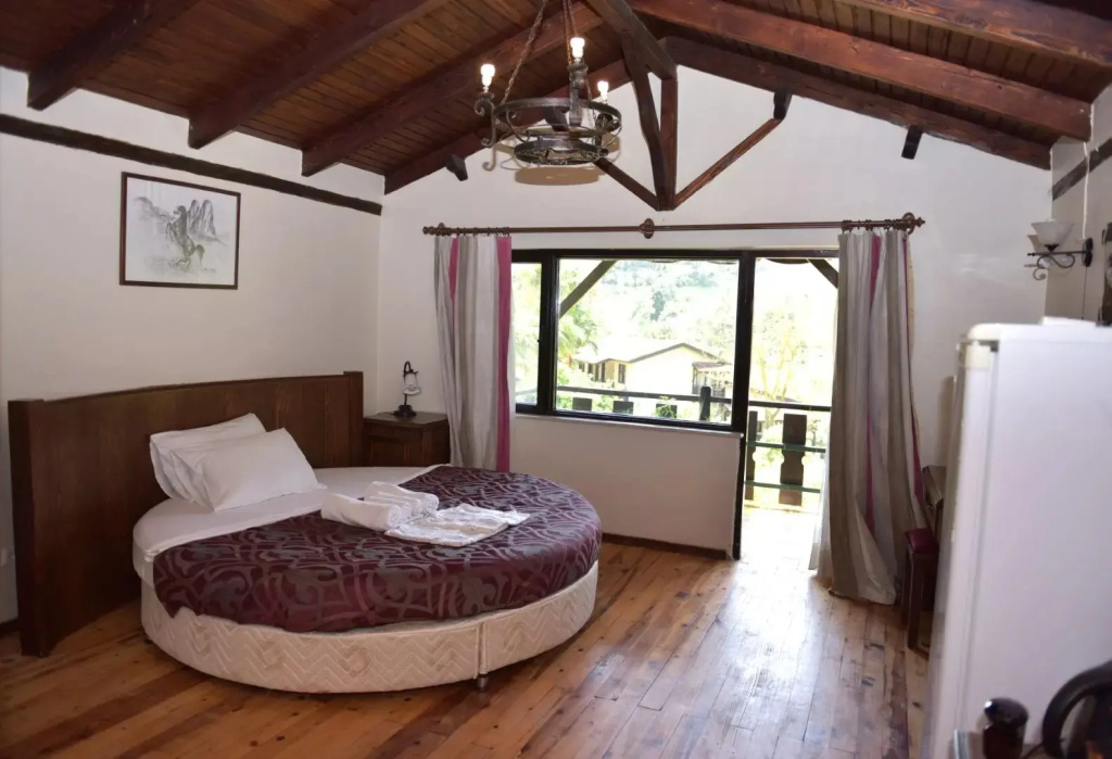 Honeymoon Suite
