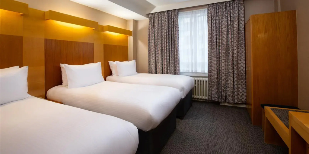 Triple room