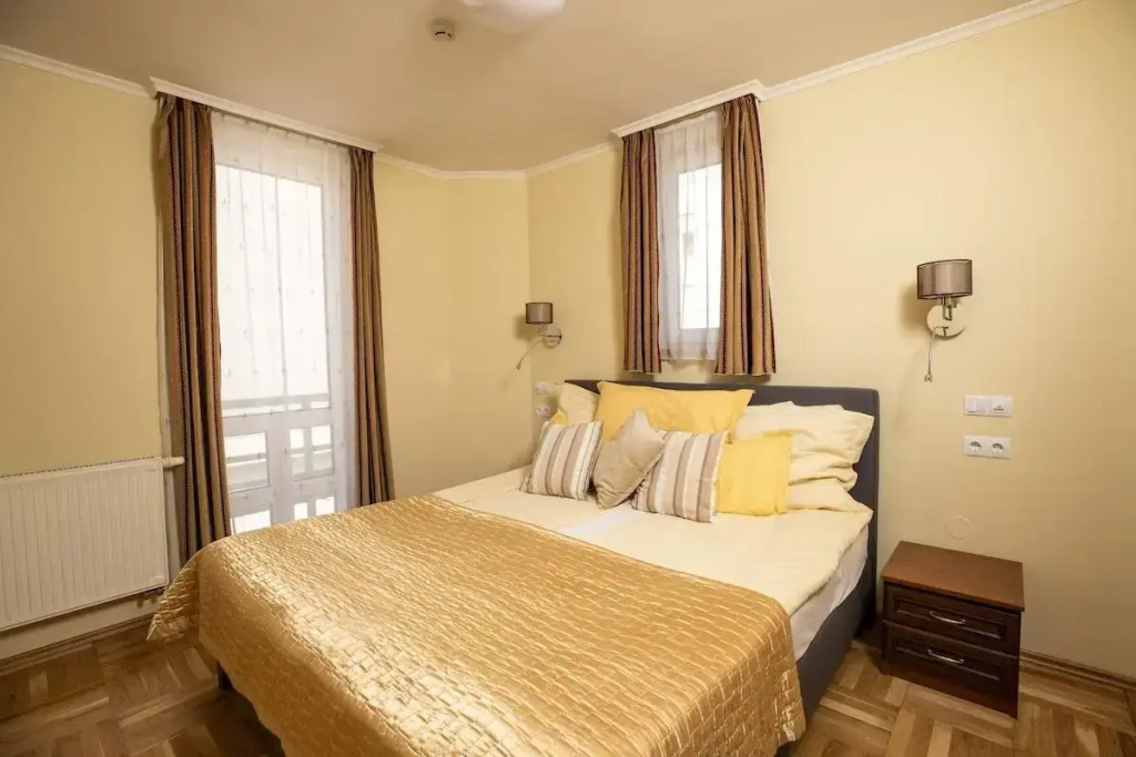Double Suite (full double bed)