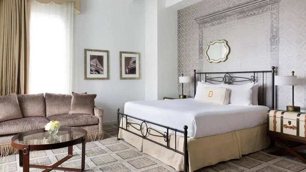 Deluxe Double room (full double bed)