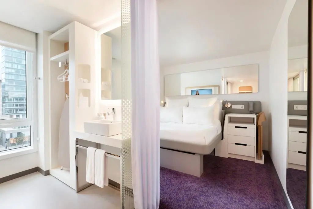 Premium Corner Double room (full double bed)