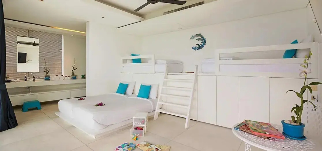 5 Bedrooms Villa