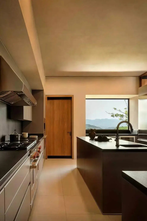 7 Bedrooms No. 14 Private Home