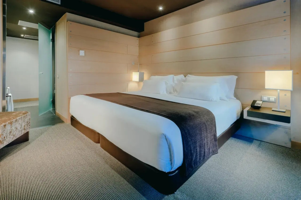 Double Junior Suite with river view (full double bed)
