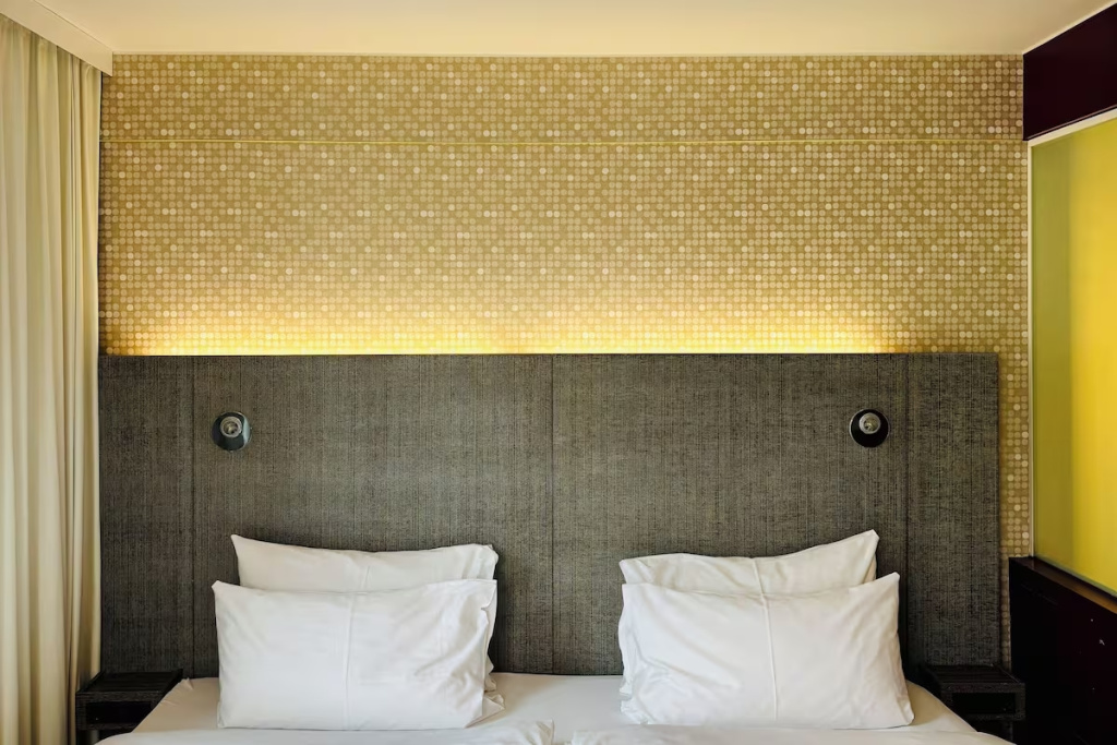 Medium Vintage Double room (full double bed)