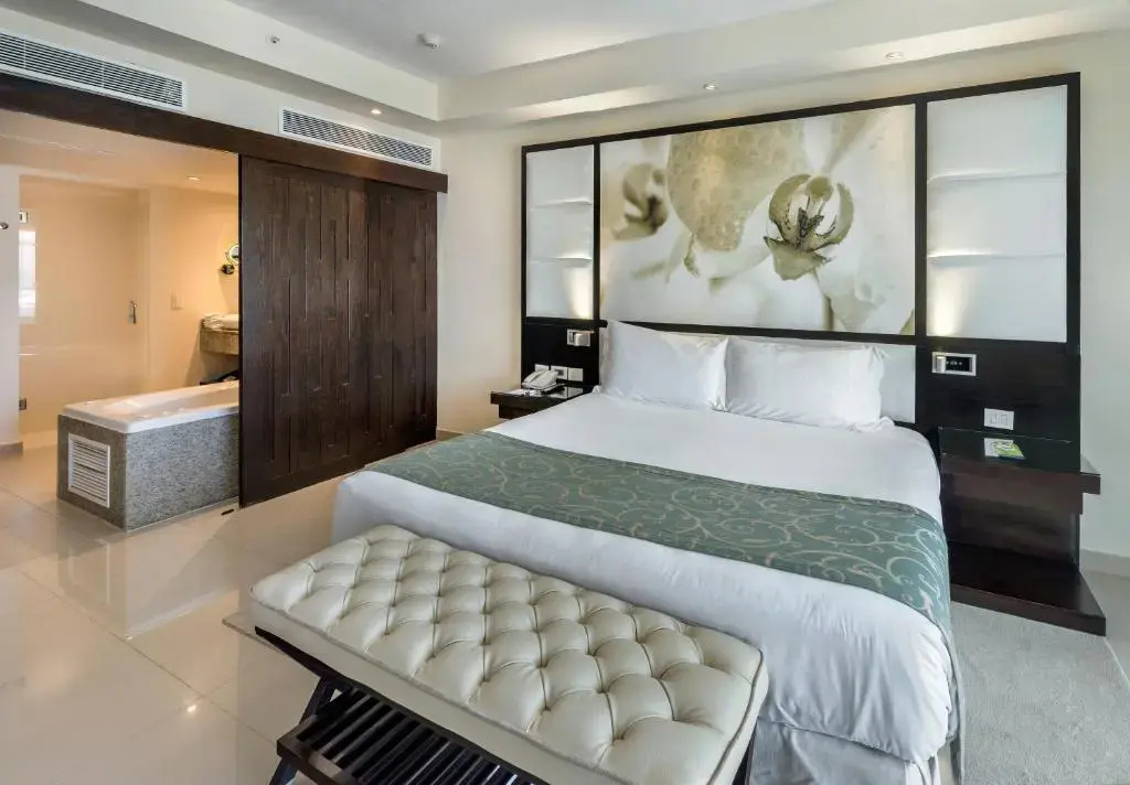 1 Bedroom Presidential Jacuzzi Diamond Club Double Luxury Suite (full double bed)