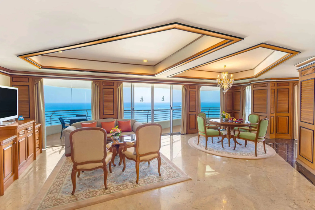 Двухместный люкс Regency c 1 комнатой двуспальная кровать в Royal Cliff Beach Hotel Pattaya