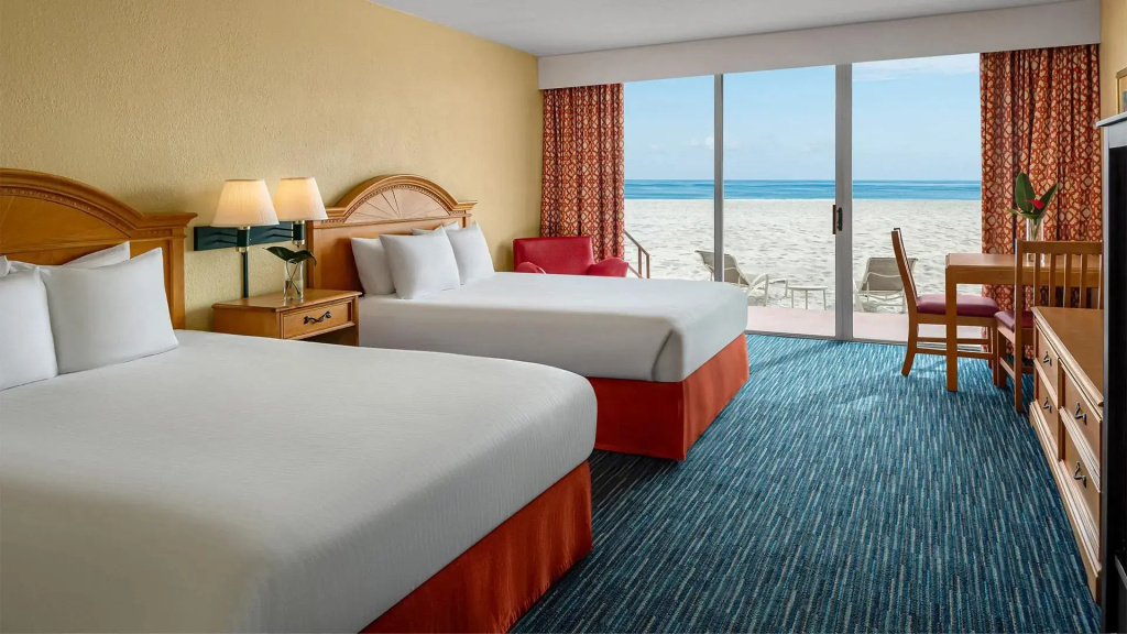 Patio Quadruple room beachfront