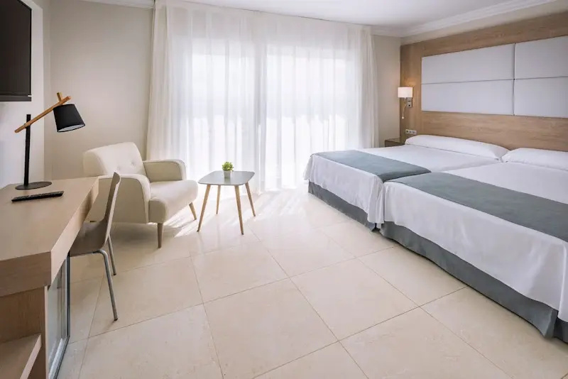 Mediterráneo Bay Hotel & Resort - Chambres